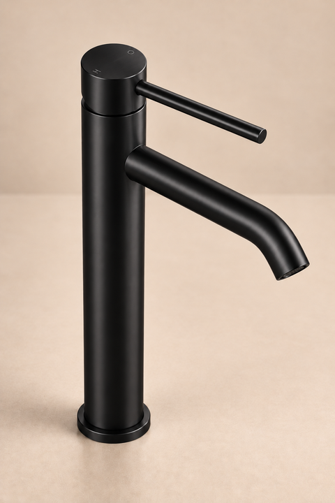 Mitigeur lavabo haut design Sorane noir mat Azéo, vue produit sur fond neutre