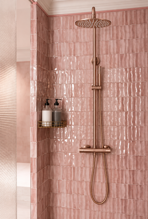 Colonne de douche apparente Alvara or rose brossé Azéo — mise en situation (2)