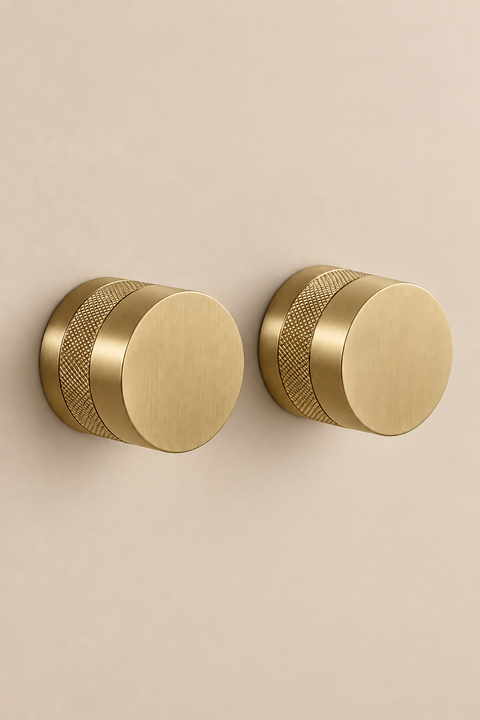 Colonne de douche encastrée thermostatique Orvane or brossé Azéo — boutons de commande muraux