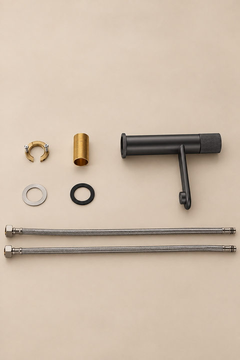 Mitigeur lavabo bec plat Elwen noir mat Azéo, contenu du kit d'installation avec flexibles