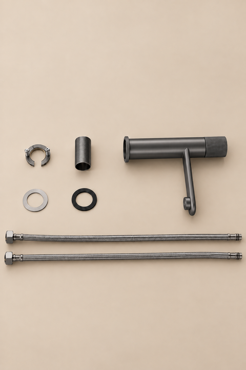 Mitigeur lavabo bec plat gris anthracite Azéo, contenu du kit d'installation avec flexibles