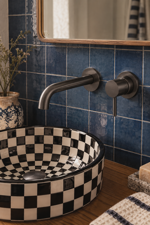 Mitigeur lavabo encastré mural Talyn gris anthracite Azéo — mise en situation