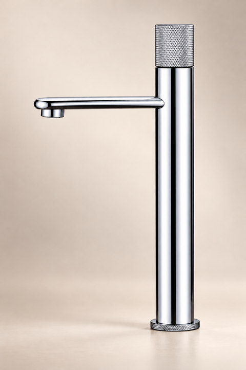Mitigeur lavabo haut bec plat Ostenne chromé Azéo — vue de profil, bec plat vers la gauche, molette crantée et base crantée