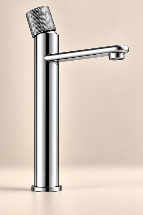 Mitigeur lavabo haut bec plat Ostenne chromé Azéo — vue de trois quarts, molette crantée inclinée sur le dessus et bec plat vers la droite