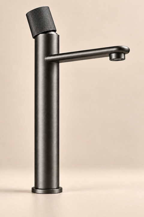 Mitigeur lavabo haut bec plat Ostenne gris anthracite Azéo — vue de trois quarts, molette crantée inclinée sur le dessus et bec plat vers la droite