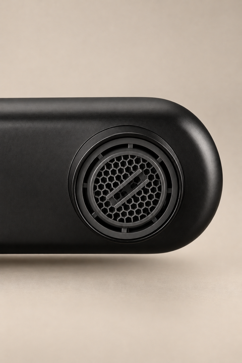 Mitigeur lavabo haut bec plat Ostenne noir mat Azéo — macro de la sortie du bec plat noir mat et de son aérateur