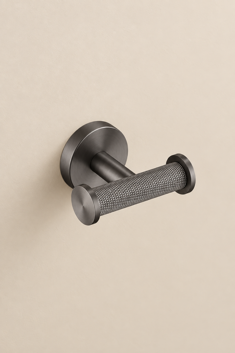 Patère double murale Hestrel gris anthracite Azéo, vue produit sur fond beige