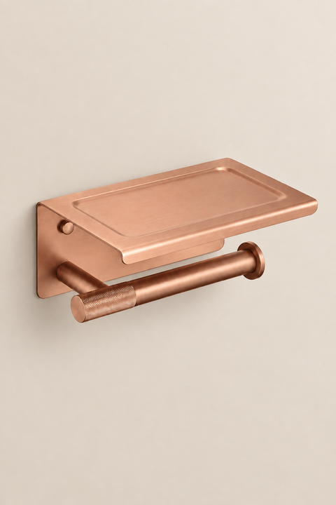 Porte-papier mural avec tablette Brivane or rose brossé Azéo, vue produit sur fond beige