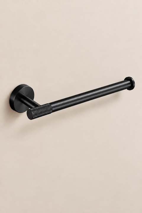 Porte-serviette mural Jorlan noir mat Azéo, vue produit sur fond beige