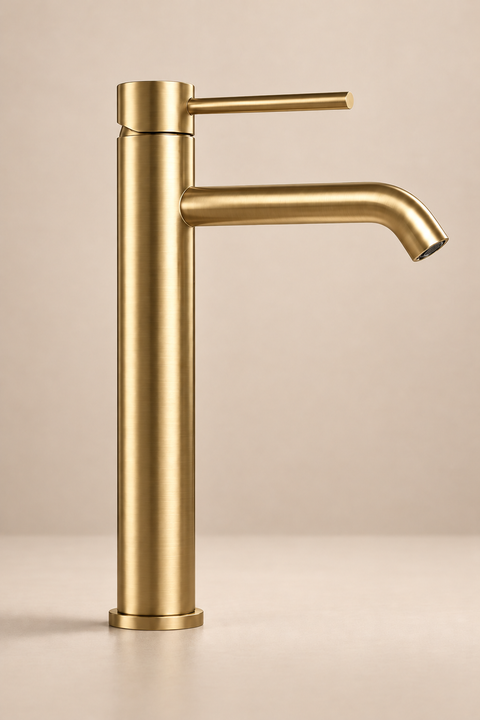 Mitigeur lavabo haut design Sorane or brossé Azéo, vue produit sur fond neutre
